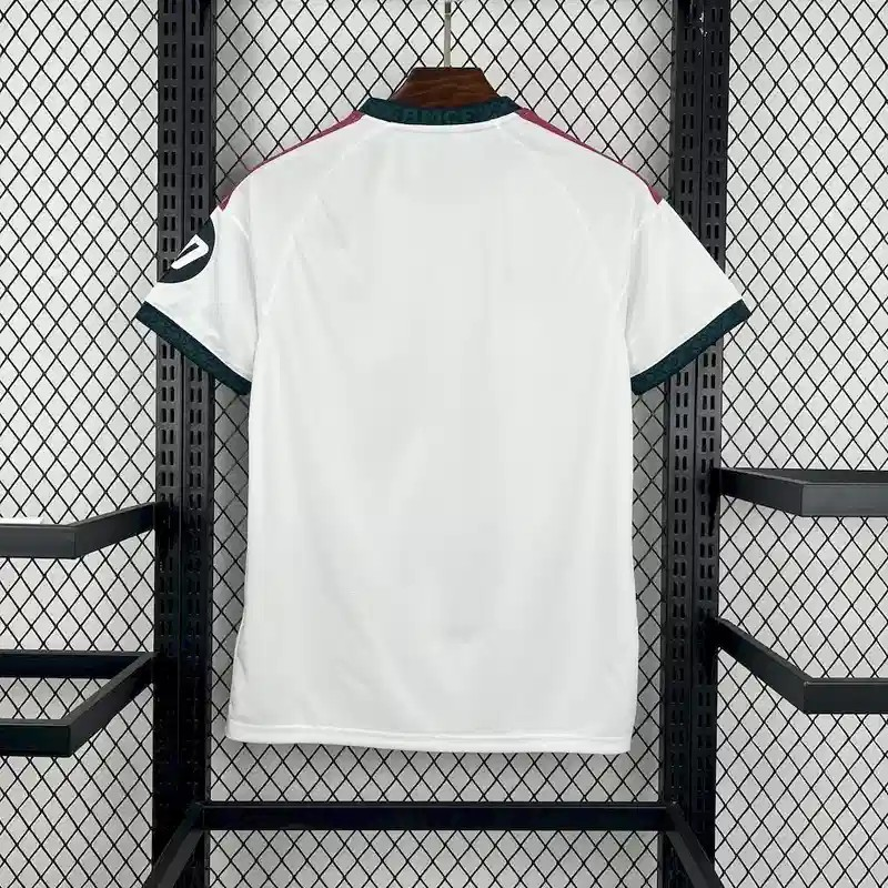 Camiseta local del Real Madrid para LaLiga 2025/26