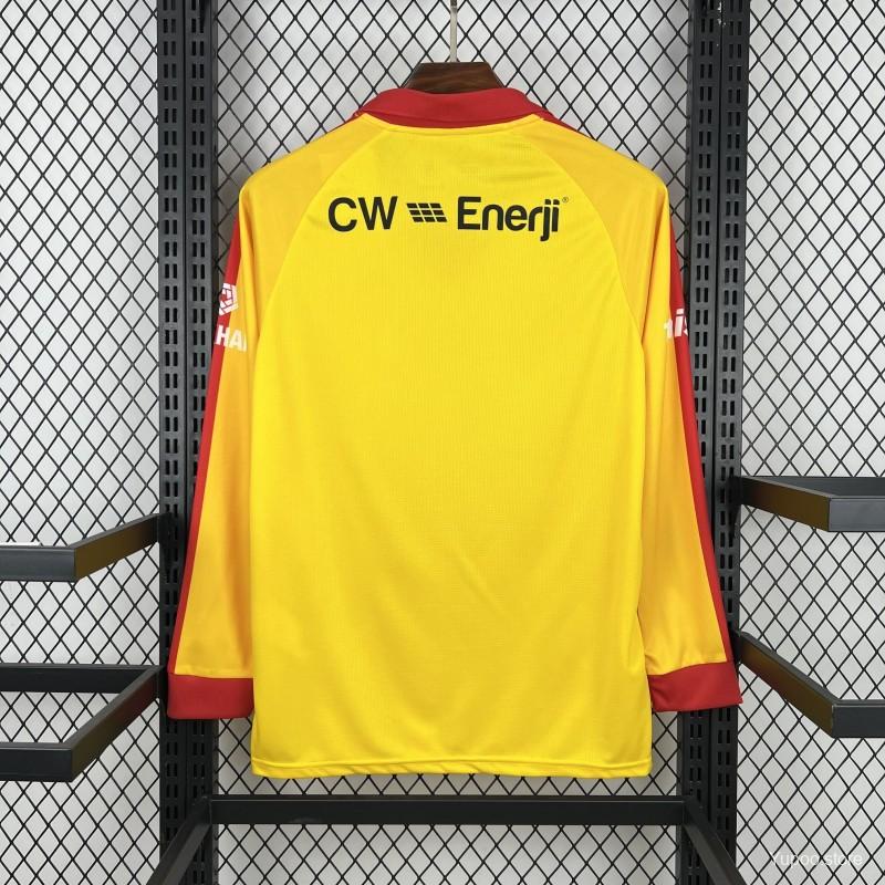 Equipación visitante del Galatasaray 2025/26