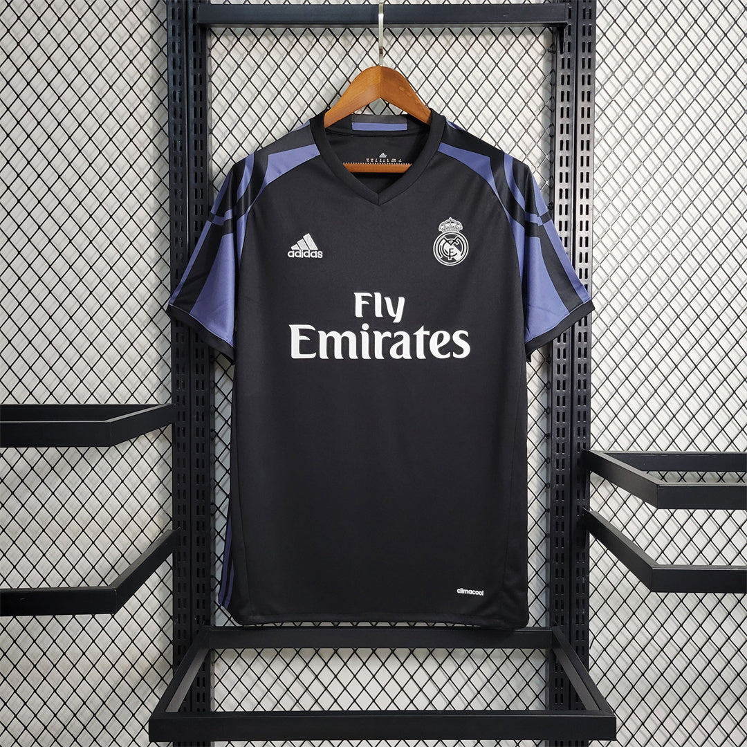 Camiseta retro de visitante del Real Madrid 2016/17