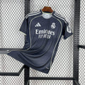 Camiseta visitante del Real Madrid LaLiga 2025/26