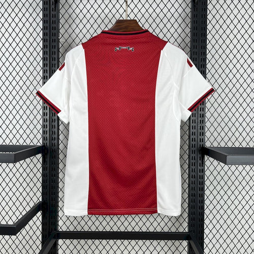 Equipación local del Ajax de Ámsterdam 2025/26
