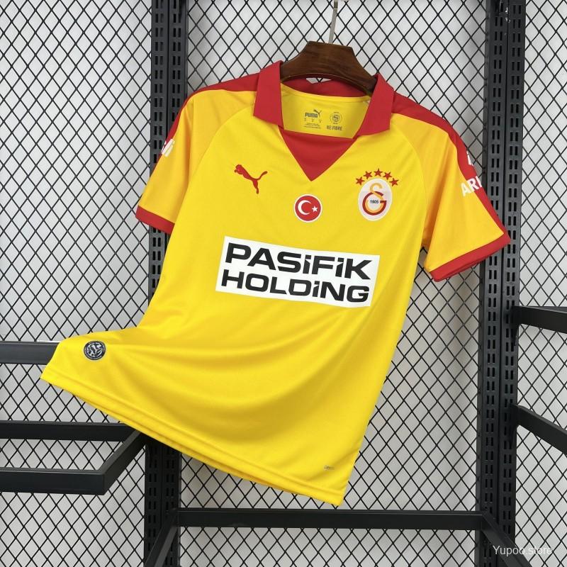 Equipación visitante del Galatasaray 2025/26