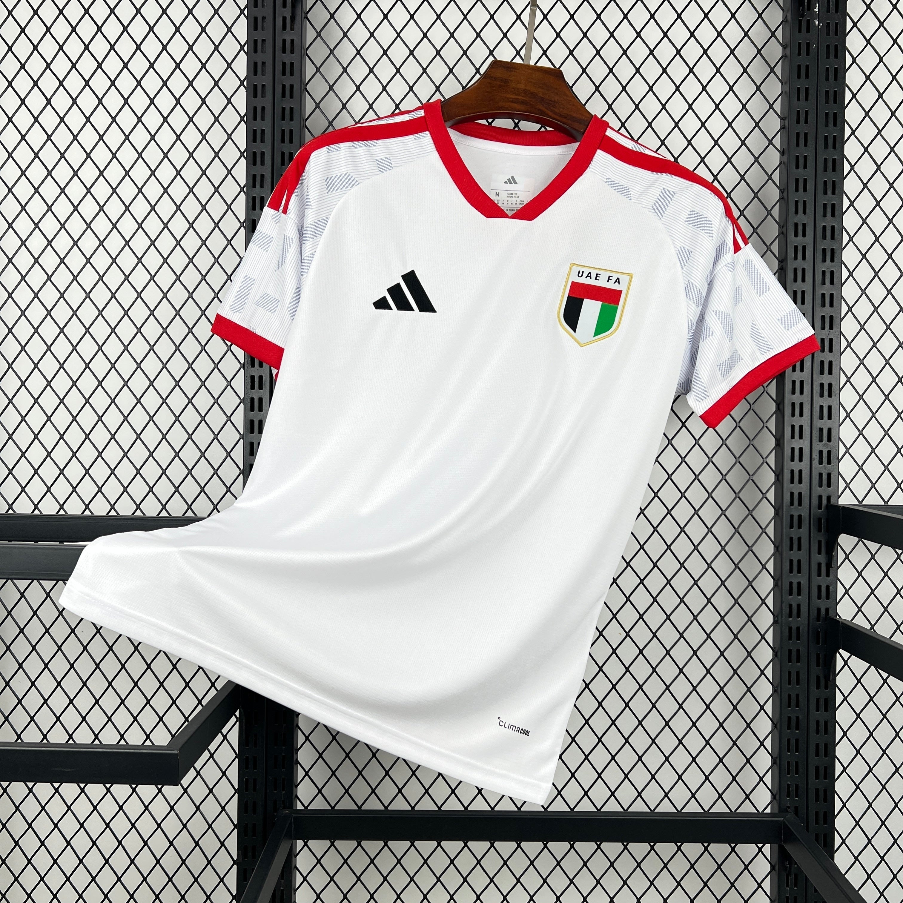 Camiseta local de los Emiratos Árabes Unidos 2025/26