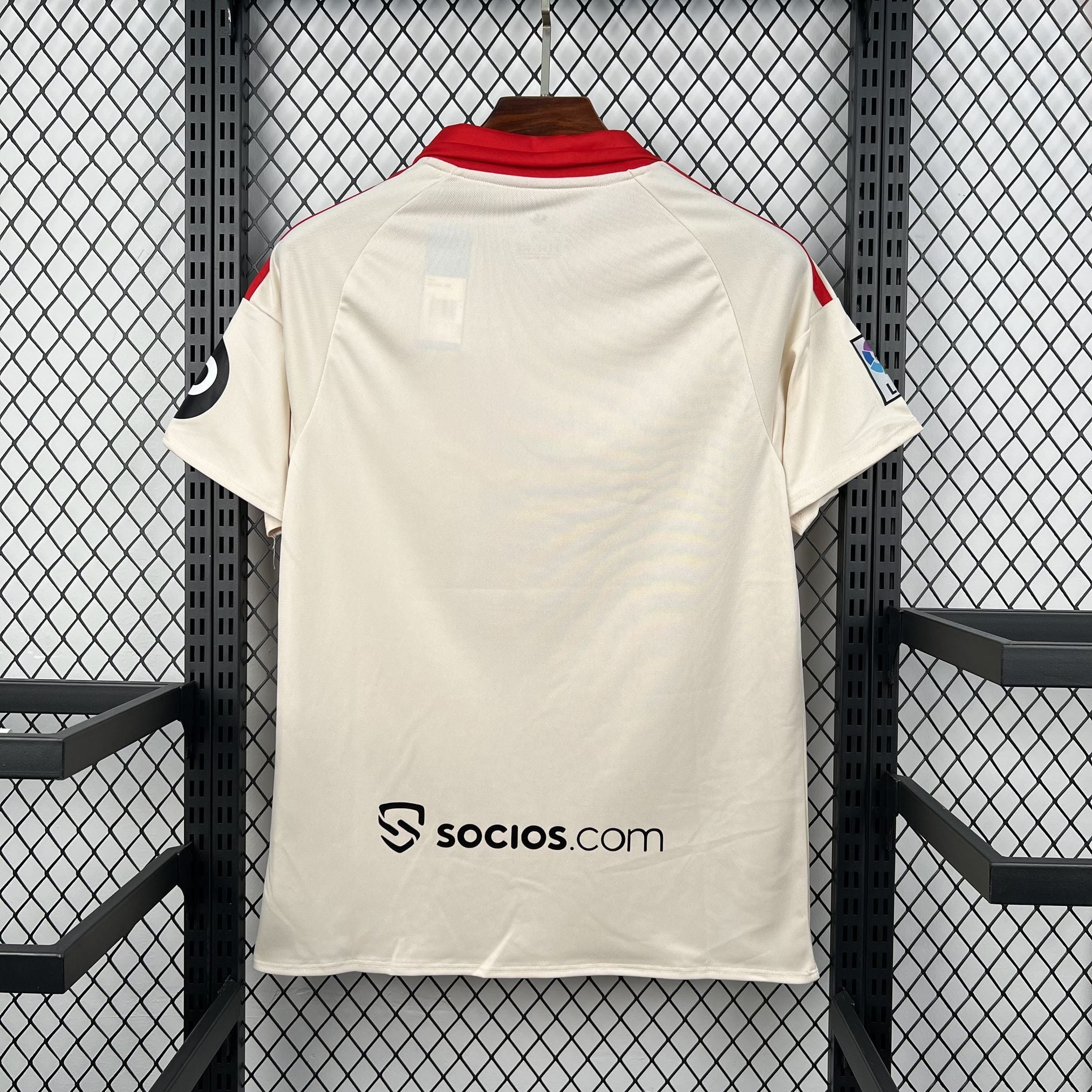 Equipación visitante del Galatasaray 2025/26