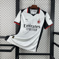 Camiseta local del AC Milan Serie A 2025/26