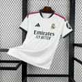Camiseta local del Real Madrid para LaLiga 2025/26